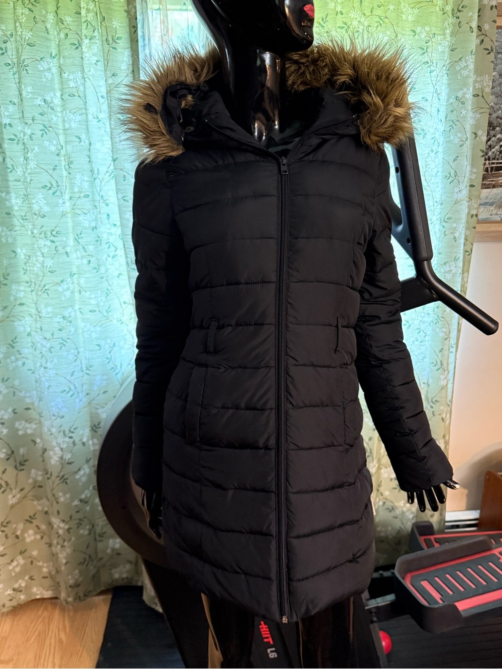 Hollister Black Quilted Faux-Fur Trim Puffer Coat